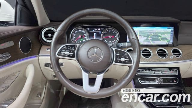 Mercedes-Benz E-Class 2020 — ფოტო 13/20