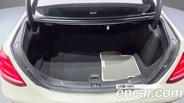 Mercedes-Benz E-Class 2020 — ფოტო 17/20