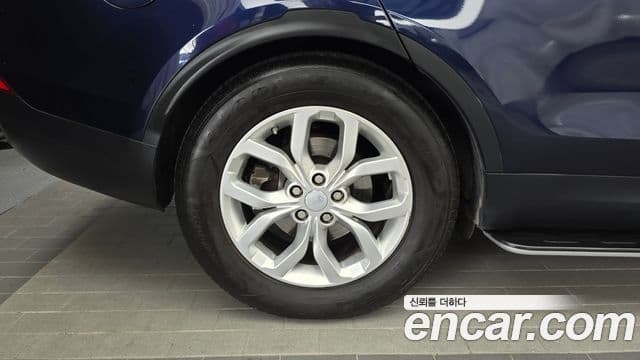 Land Rover Discovery 5 2018 — Şəkil 5/20