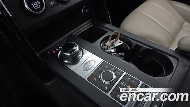 Land Rover Discovery 5 2018 — Şəkil 9/20