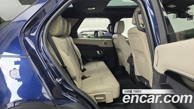 Land Rover Discovery 5 2018 — Şəkil 12/20