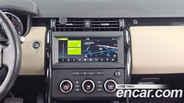 Land Rover Discovery 5 2018 — Şəkil 14/20