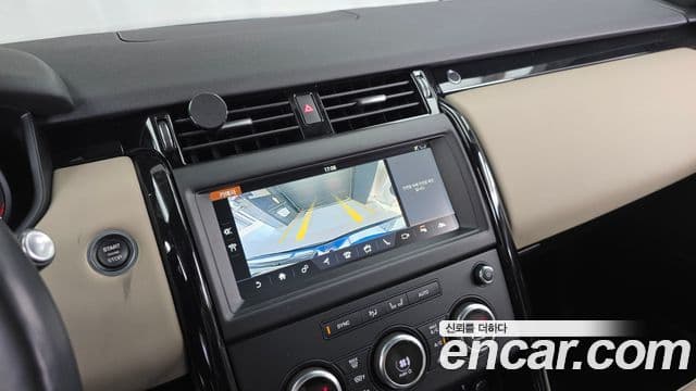 Land Rover Discovery 5 2018 — Şəkil 15/20