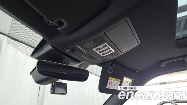Land Rover Discovery 5 2018 — Şəkil 17/20