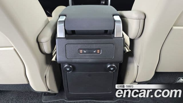 Land Rover Discovery 5 2018 — Şəkil 19/20