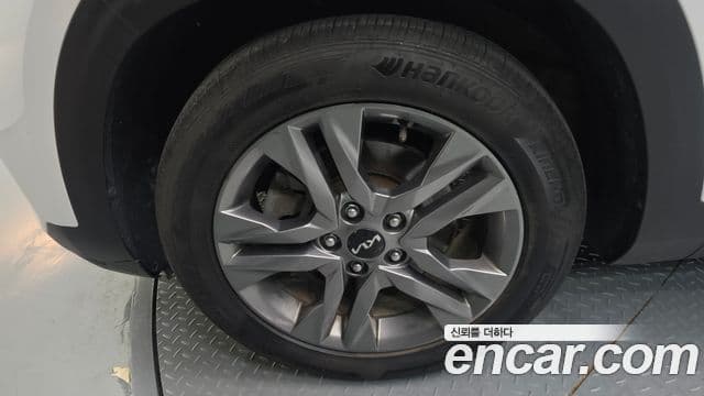 Kia Seltos 2022 — ფოტო 5/20
