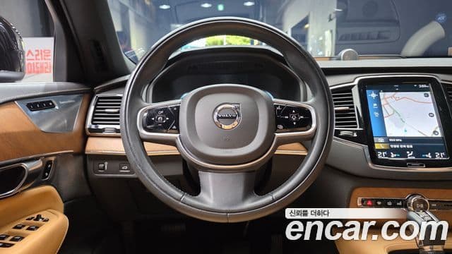 Volvo XC90 2020 — ფოტო 13/20