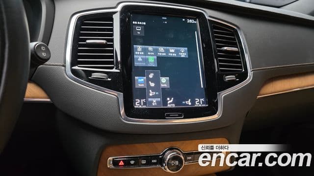 Volvo XC90 2020 — ფოტო 14/20