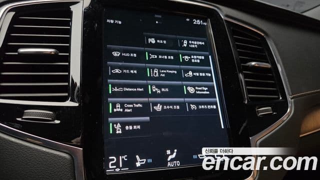 Volvo XC90 2020 — ფოტო 16/20