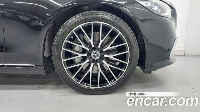 Mercedes-Benz S-Class 2025 — Photo 11/17