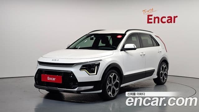 Kia Niro 2022 — Фото 1/20