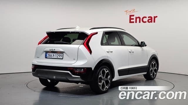 Kia Niro 2022 — Фото 2/20