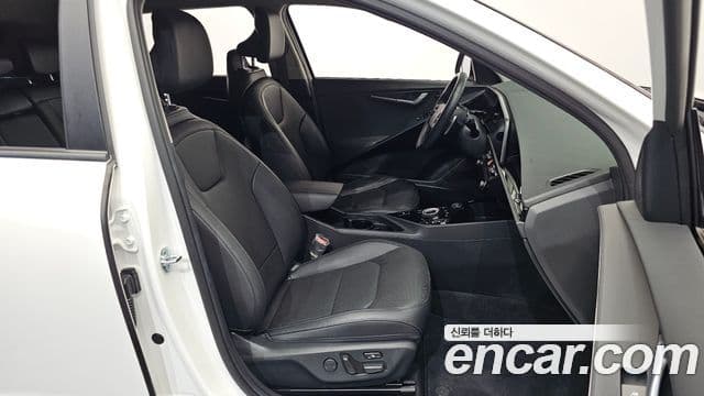Kia Niro 2022 — Фото 12/20