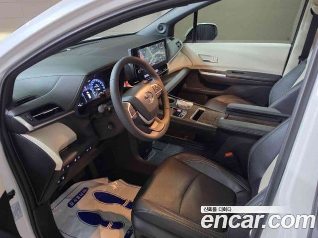 Toyota Sienna 2025 — Şəkil 8/19