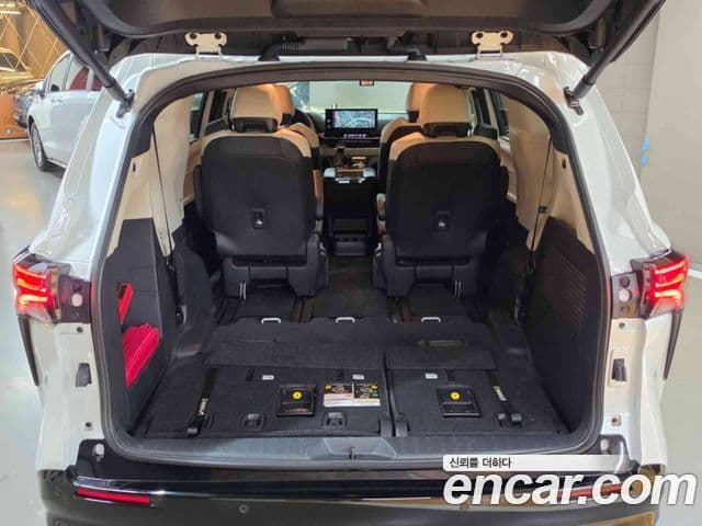 Toyota Sienna 2025 — ფოტო 17/19