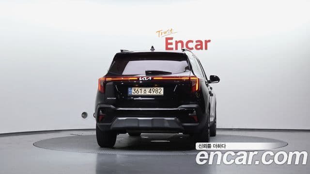 Kia Seltos 2022 — ფოტო 4/20