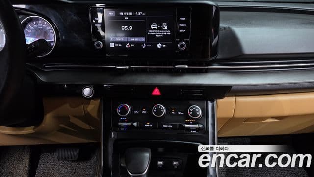 Kia Carnival 2021 — Фото 15/20