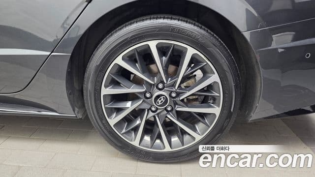 Hyundai Sonata Hybrid 2022 — Photo 21/33