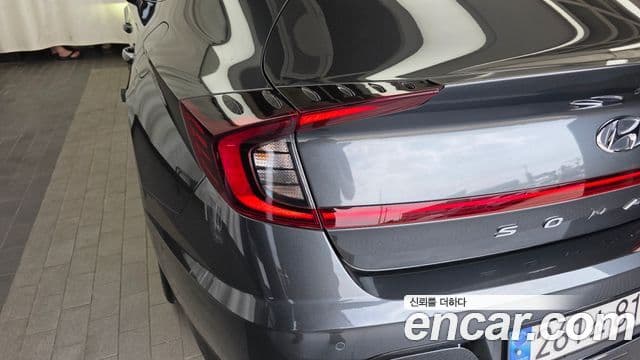 Hyundai Sonata Hybrid 2022 — Photo 32/33