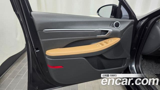 Hyundai Sonata Hybrid 2022 — Photo 8/33