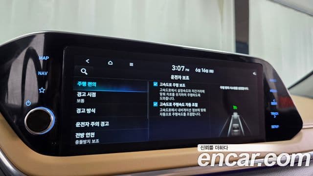 Hyundai Sonata Hybrid 2022 — Photo 28/33