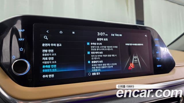 Hyundai Sonata Hybrid 2022 — Photo 10/33