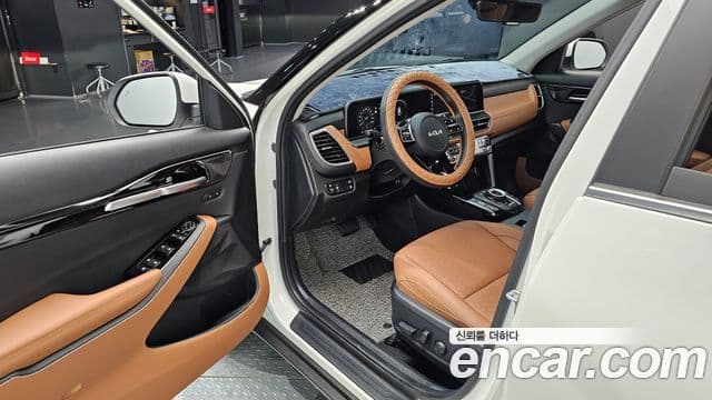 Kia Seltos 2023 — Şəkil 10/20