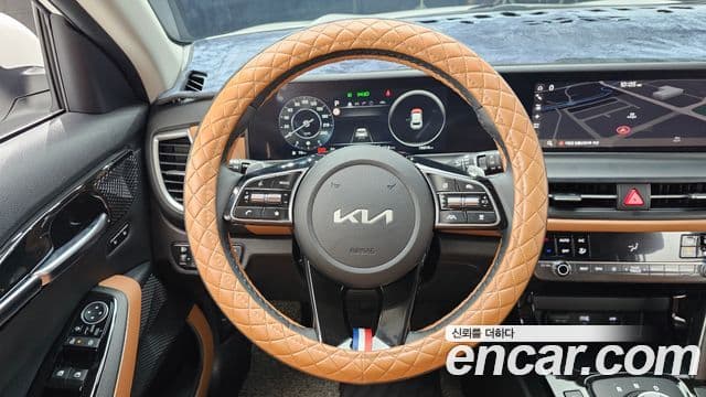Kia Seltos 2023 — Şəkil 13/20