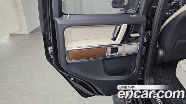 Mercedes-Benz G-Class 2025 — Photo 5/30