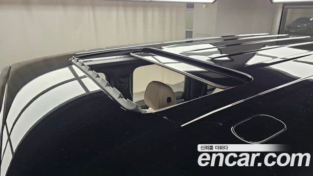 Mercedes-Benz G-Class 2025 — Photo 18/30