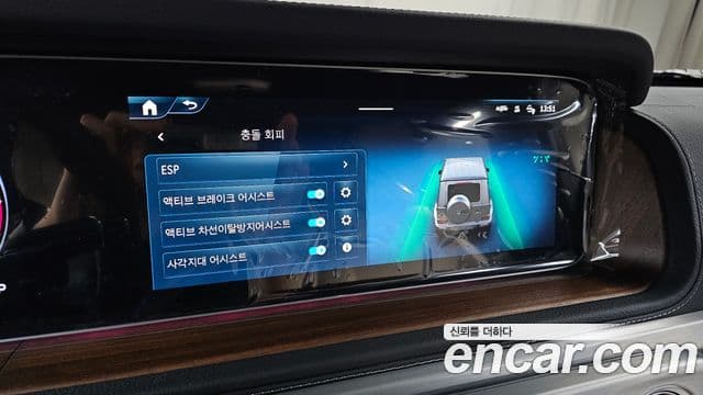 Mercedes-Benz G-Class 2025 — Photo 21/30