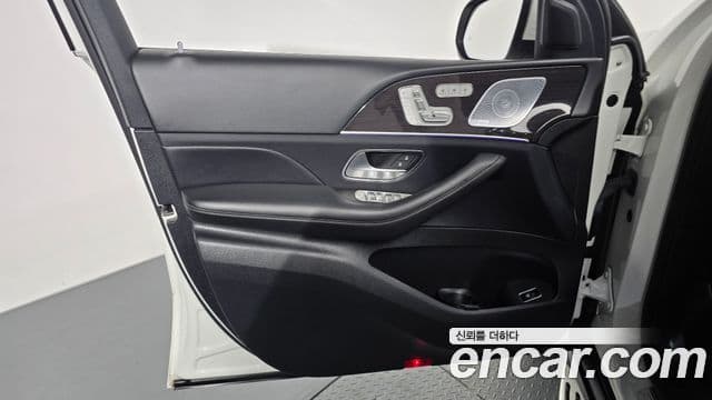 Mercedes-Benz GLE-Class 2021 — Photo 21/40