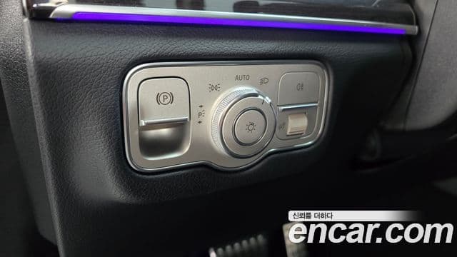 Mercedes-Benz GLE-Class 2021 — Photo 15/40