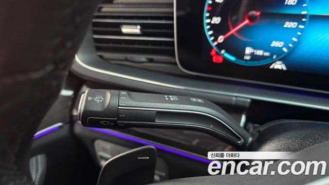 Mercedes-Benz GLE-Class 2021 — Photo 32/40