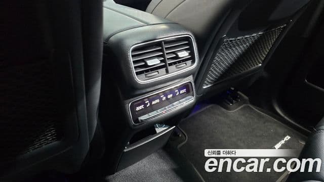 Mercedes-Benz GLE-Class 2021 — Photo 9/40