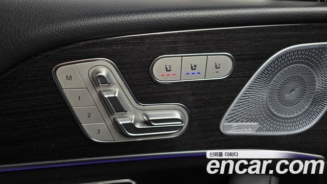 Mercedes-Benz GLE-Class 2021 — Photo 11/40