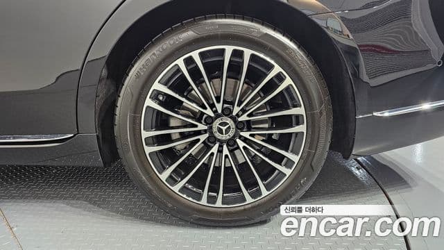 Mercedes-Benz S-Class 2024 — Photo 16/34