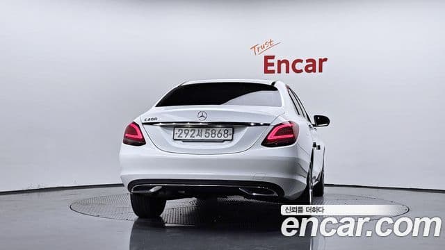 Mercedes-Benz C-Class 2020 — ფოტო 4/20