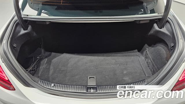 Mercedes-Benz C-Class 2020 — ფოტო 16/20