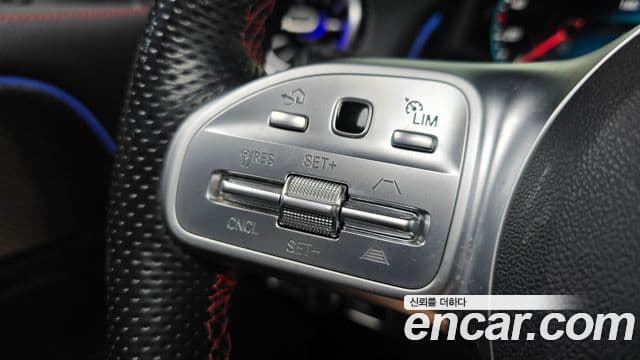 Mercedes-Benz GLB-Class 2021 — Şəkil 17/20