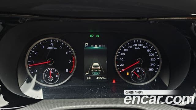 Kia K5 2023 — ფოტო 8/20