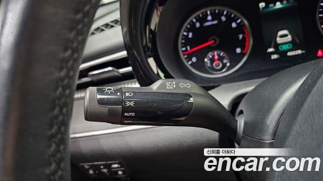 Kia K5 2023 — ფოტო 17/20
