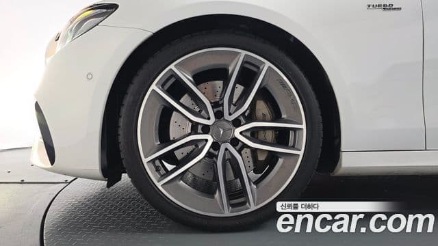 Mercedes-Benz E-Class 2019 — ფოტო 5/20