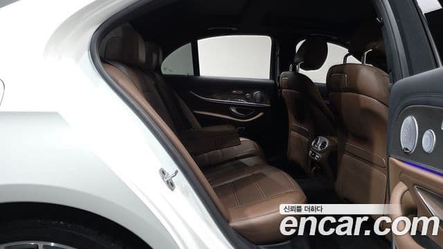 Mercedes-Benz E-Class 2019 — ფოტო 11/20