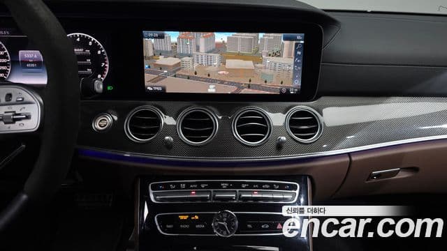 Mercedes-Benz E-Class 2019 — ფოტო 13/20