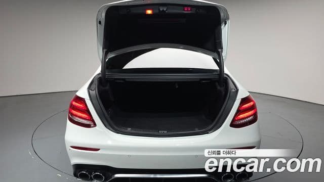 Mercedes-Benz E-Class 2019 — ფოტო 20/20