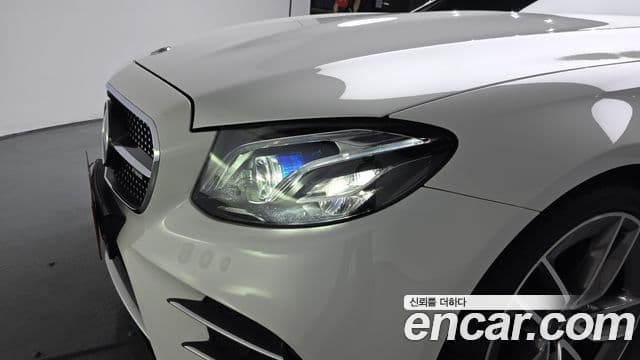 Mercedes-Benz E-Class 2019 — Photo 7/35