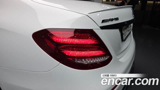 Mercedes-Benz E-Class 2019 — Photo 14/35