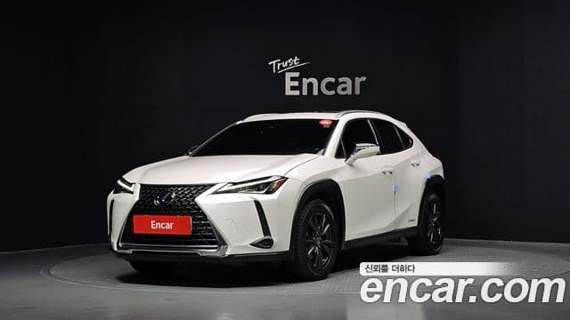 Lexus UX250h 2019 — Photo 2/20