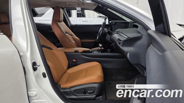 Lexus UX250h 2019 — Photo 9/20